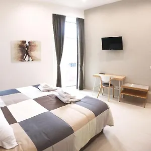 https://home-catania-dante-accommodation.catania-hotels.net